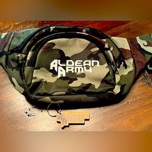 Jason Aldean.   "Aldeans Army" fanny pack.